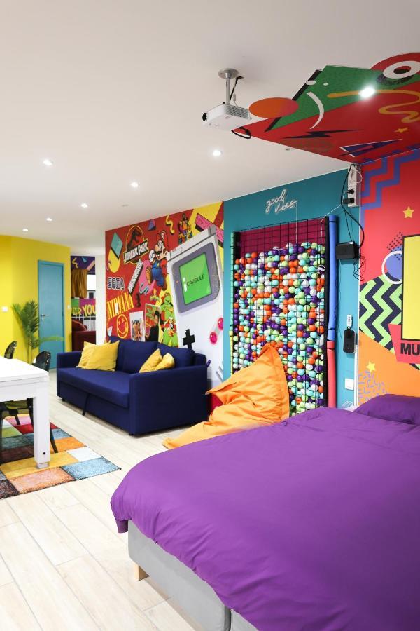 Capsule 90'S - Balneo - Sauna - Flipper - Billard - Netflix - Nintendo Switch & Jeux - Mons Exterior foto