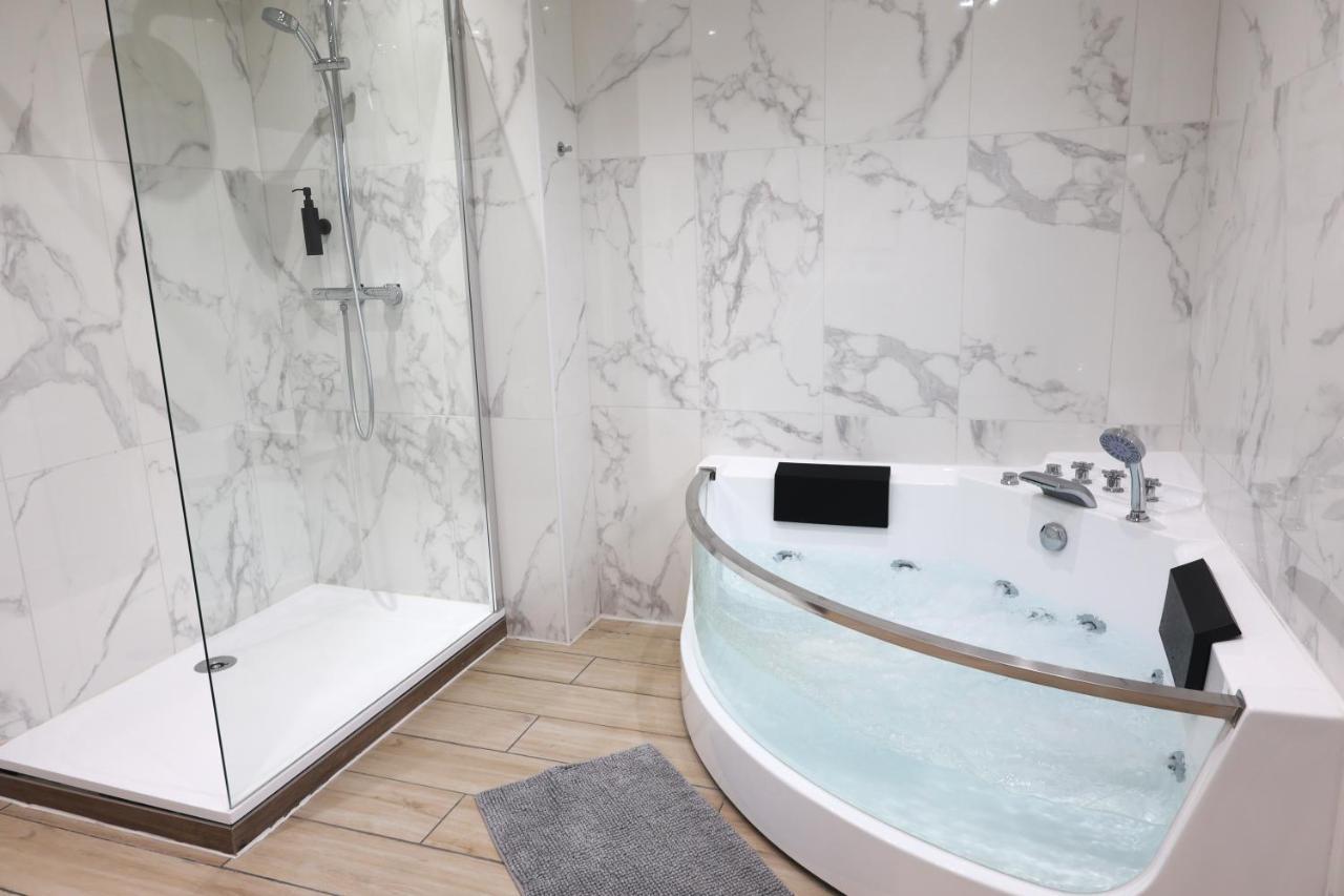 Capsule 90'S - Balneo - Sauna - Flipper - Billard - Netflix - Nintendo Switch & Jeux - Mons Exterior foto