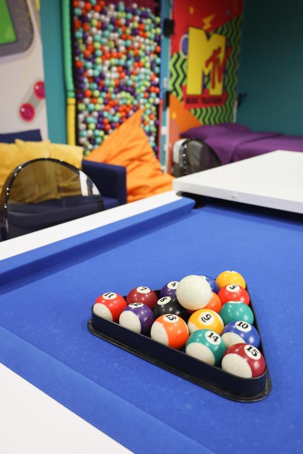 Capsule 90'S - Balneo - Sauna - Flipper - Billard - Netflix - Nintendo Switch & Jeux - Mons Exterior foto