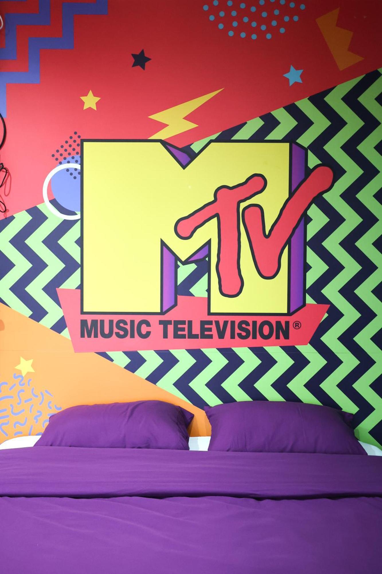 Capsule 90'S - Balneo - Sauna - Flipper - Billard - Netflix - Nintendo Switch & Jeux - Mons Exterior foto