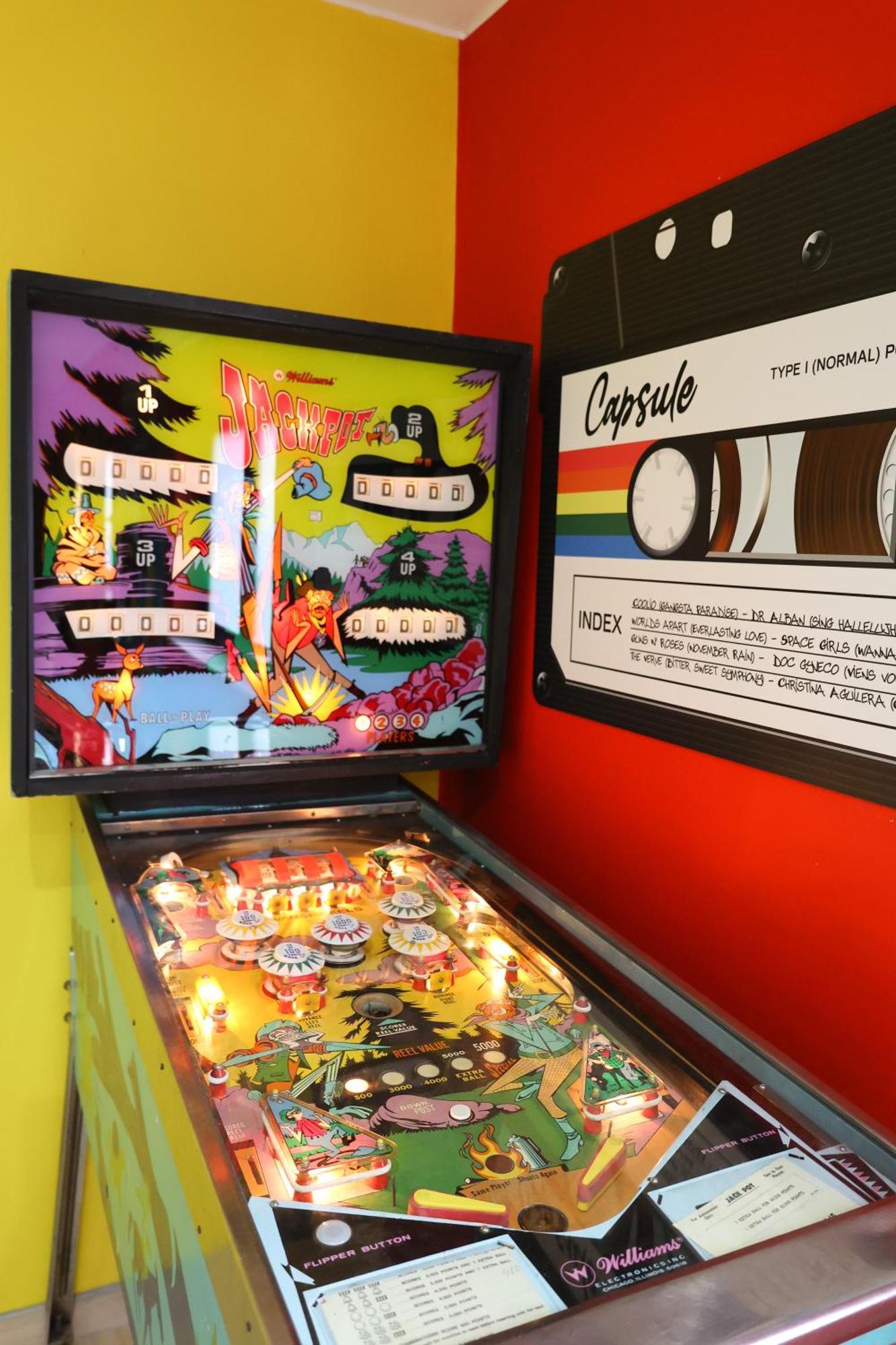 Capsule 90'S - Balneo - Sauna - Flipper - Billard - Netflix - Nintendo Switch & Jeux - Mons Exterior foto