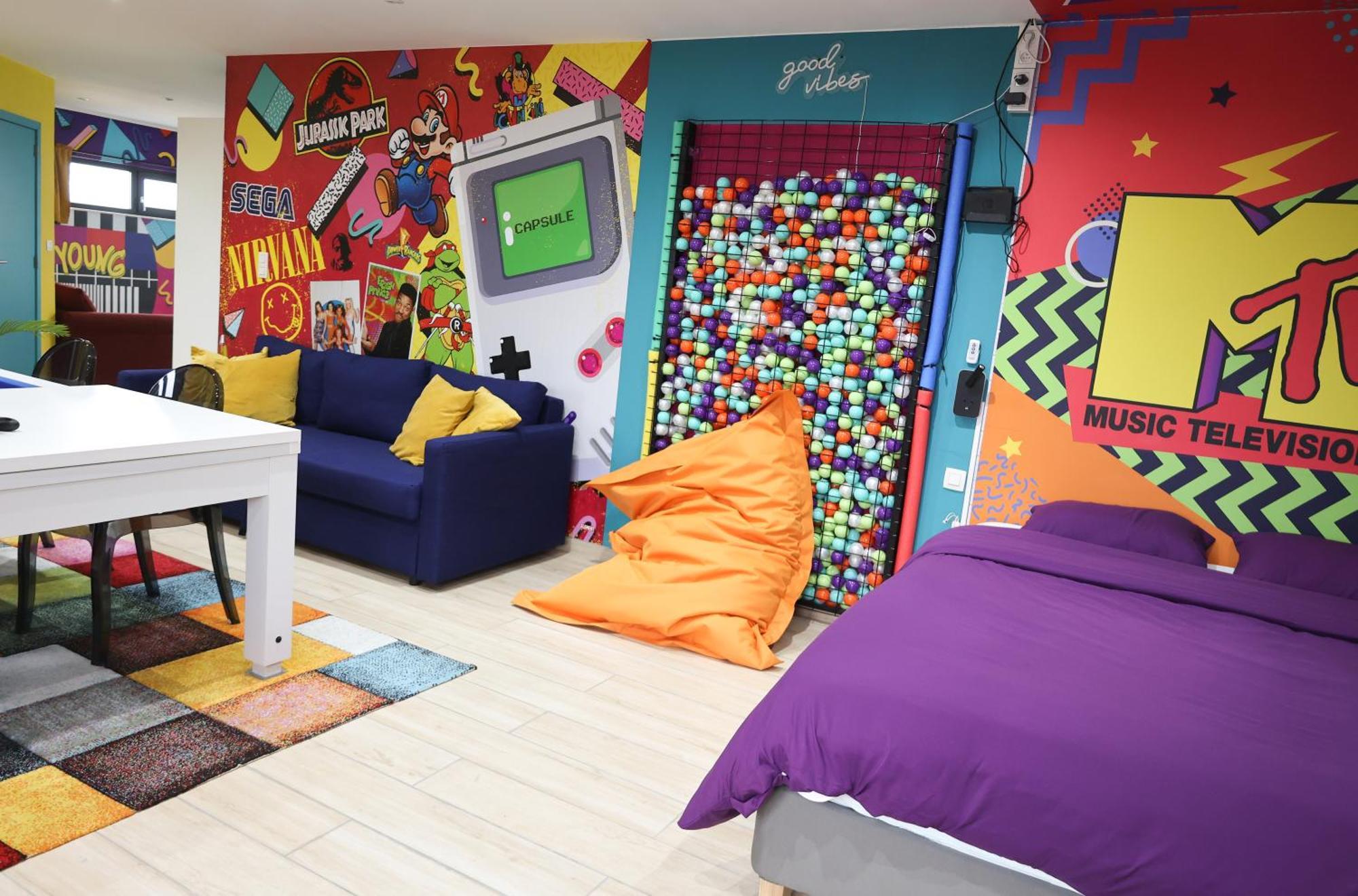 Capsule 90'S - Balneo - Sauna - Flipper - Billard - Netflix - Nintendo Switch & Jeux - Mons Exterior foto